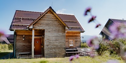 Hüttendorf - Niedersachsen - Premium Lodge PLUS mit 2 Schlafräumen, Kamin und Sauna. Freistehendes Haus.  - Torfhaus HARZRESORT