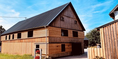 Hüttendorf - Terrasse - Scheunenloft - bis 4 Personen 
Außenansicht - Das MUSSEA Landhaus Chalet & Scheunenloft