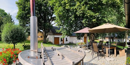 Hüttendorf - Terrasse - Landhaus Chalet  für 2 Personen - Sommergarten - Das MUSSEA Landhaus Chalet & Scheunenloft