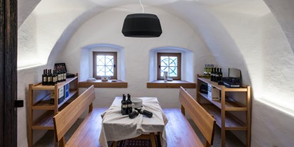 Hüttendorf - Private Cooking - Pongau - Rauchkuchl als Lager für ausgewählte Weine - Alpenchalet KÄTH & NANEI