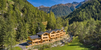 Hüttendorf - Restaurant - Tirol - Außenansicht Sommer - Chalets Stuibenfall