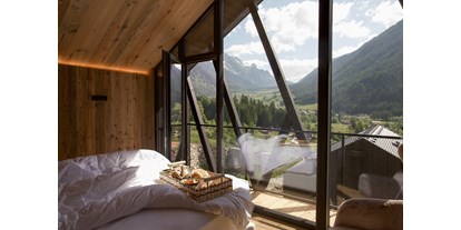 Hüttendorf - Wellnessbereich: in Chalets - Südtirol - Frühstück im Chalet - Amus Chalets Dolomites