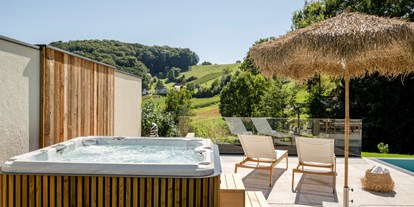 Hüttendorf - Whirlpool: beim Chalet - Österreich - Julianhof - Premium Guesthouse & Spa