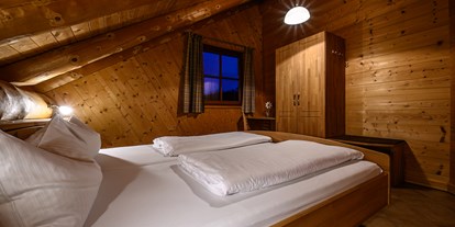 Hüttendorf - Schwerpunkt: Bikeurlaub - Chalet Morgensonne Schlafzimmer - Heumanns Blockhäuser am Wald