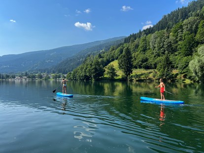 Hüttendorf - Gartengrill - Österreich - StandUp Paddling am Afritzersee - DualResorts Afritz am See