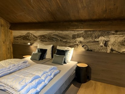Hüttendorf - Umgebungsschwerpunkt: See - Schlafzimmer Chalet Luxe - DualResorts Afritz am See