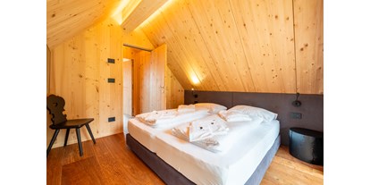 Hüttendorf - Gartengrill - Südtirol - Schlafzimmer (Sissi Königin) - Chalets Sissi