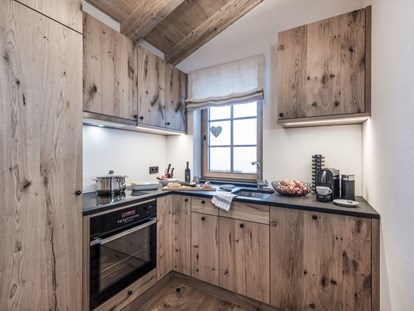 Hüttendorf - Terrasse - Hobbyköche freuen sich - die Küchen sind perfekt ausgestattet - Aadla Walser-Chalets am Arlberg
