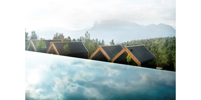 Hüttendorf - Wellnessbereich: in Chalets - Südtirol - ADLER Lodge RITTEN panoramic pool - ADLER Lodge RITTEN