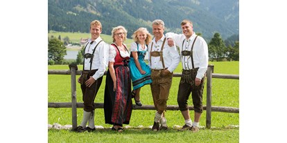 Hüttendorf - Schwerpunkt: Wellnessurlaub - Tirol - Eure Gastgeber im Almdorf Tirol - Almdorf Tirol am Haldensee