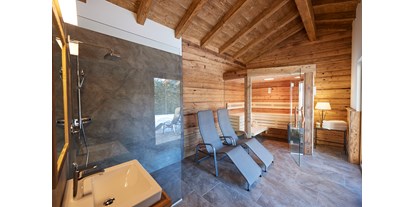 Hüttendorf - Dampfbad: im Chalet - Österreich - Sauna mit Jacuzzi im Außenbereich  - Almidylle 