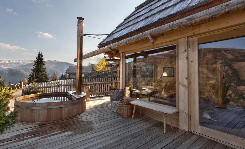 Chalet mit Hot Tub und Blick auf die Berge