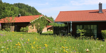 Hüttendorf - Schwerpunkt: Urlaub mit Hund - PLZ 5092 (Österreich) - Gartenansicht  - Chalets&Suiten Beim Waicher