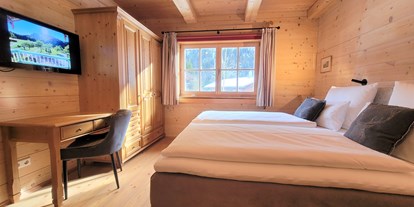 Hüttendorf - zustellbares Kinderbett - Schlafzimmer Chalets Unternberg/Sonntagshorn - Chalets&Suiten Beim Waicher