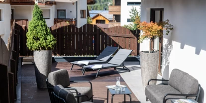 Hüttendorf - Schwerpunkt: Wanderurlaub - Ahrntal - Terrasse -  Pescosta Chalet Luxury Living