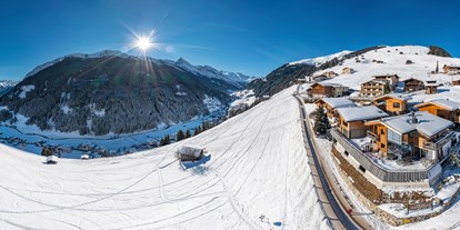 Hüttendorf - Ski-In/Ski-Out: Ski-In & Ski-Out - Pettnau - Die Chalets Alpenjuwel im Winter - Chalets Alpenjuwel