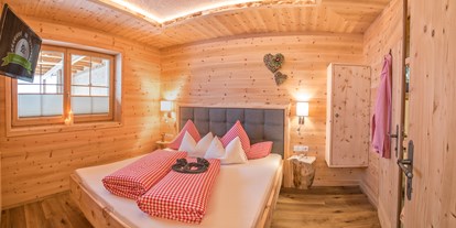 Hüttendorf - zustellbares Kinderbett - Hippach-Schwendberg - Romantik-Chalet Waldschlössl - Ferienhütten Tirol