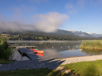 Hüttendorf - Anreise mit dem Auto - Kleinsaß - Strand mit SUP und Tretboot Vermietung. - Lake Resort Pressegger See