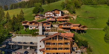Hüttendorf - Whirlpool: beim Chalet - Südtirol - Mountain Village Hasenegg - MOUNTAIN VILLAGE HASENEGG