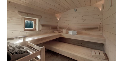 Hüttendorf - Küche - Zinöck - INNs HOLZ Chalet Sauna des Private Spas im Chalet - INNs HOLZ Chaletdorf