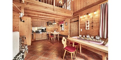 Hüttendorf - Sauna: im Chalet - PLZ 6100 (Österreich) - Grosser Wohnraum in der Komfort -Almhütte - Almhütten Moll am Haldensee