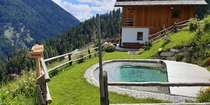 Hüttendorf - Hot Tub: beim Chalet - Ahrntal - Naturchalet Rinkwein - Natur Chalet 