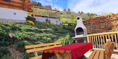 Hüttendorf - Massagen: im Chalet - Österreich - TyroLadis Grillplatz - TyroLadis 