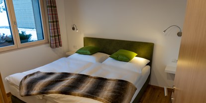 Hüttendorf - Doppelbett - Bregenz - Schlafzimmer - Woodpecker Chalets