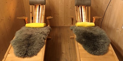 Hüttendorf - Einzelbett - Untergiblen - Entspannungsliegen mit Infrarotstrahlern im Obergeschoss -  Lechtal Chalets