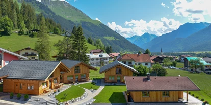 Hüttendorf - Schwerpunkt: Familienurlaub - Leins - alle unsere vier Hütten von oben -  Lechtal Chalets