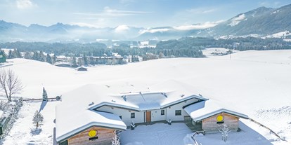 Hüttendorf - Selbstversorger - PLZ 6835 (Österreich) - Drohnenaufnahme DIE ZWEI Winter - DIE ZWEI Sonnen Chalets