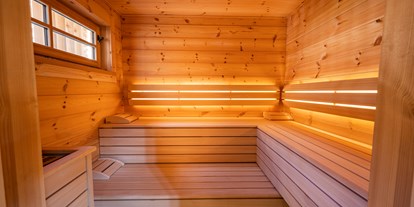 Hüttendorf - King Size Bett - PLZ 8990 (Österreich) - Eigene Sauna in jedem Chalet. - Dorf-Chalets Filzmoos