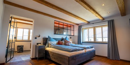 Hüttendorf - Typ: Lodge - Scheunenloft - bis 4 Personen 
eines der beiden Schlafzimmer mit Bad én Suite - Das MUSSEA Landhaus Chalet & Scheunenloft