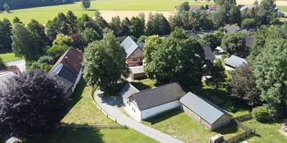 Hüttendorf - Parkgarage - Leonberg (Landkreis Tirschenreuth) - Urlaub auf dem Land - Idylle pur! - Das MUSSEA Landhaus Chalet & Scheunenloft