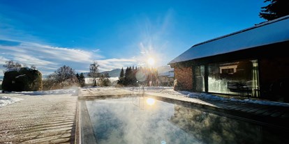 Hüttendorf - Pools: Außenpool - Obertraun - Privater Infinitypool ganzjährig beheizt (30 Grad, 4 x 8 m) - Luxus Chalet Annelies