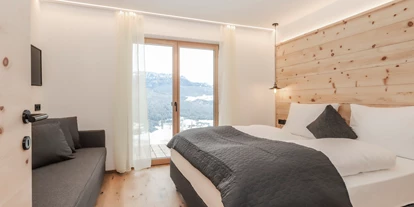 Hüttendorf - Schwerpunkt: Wanderurlaub - Ahrntal - Schlafzimmer mit zusätzlichem Schlafsofa - Hauserhof Chalet
