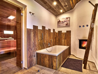 Hüttendorf - Umgebungsschwerpunkt: am Land - Gotteszell - Badezimmer mit angrenzender Sauna Chalet GLÜCKlich - Traumhütten für Zwoa