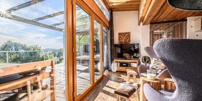 Hüttendorf - Typ: Luxuschalet - Panorama-Fensterfront Chalet ZWEIsamkeit - Traumhütten für Zwoa