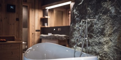 Hüttendorf - tägliche Reinigung - St. Lorenzen (Trentino-Südtirol) - Freistehende Badewanne - Amus Chalets Dolomites