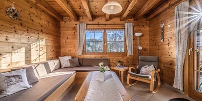 Hüttendorf - Typ: Blockhütte - Ferienwohnung Stefanie Wohnraum - Heumanns Blockhäuser am Wald