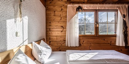 Hüttendorf - Gartengrill - Bischofsgrün - Ferienwohnung Stefanie Schlafzimmer 1 - Heumanns Blockhäuser am Wald