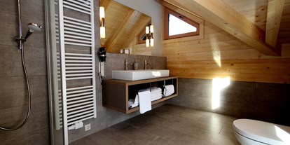 Hüttendorf - Sauna: im Hauptgebäude - Vorderkrimml - Badezimmerbeispiel - Appart & Chalets Montana