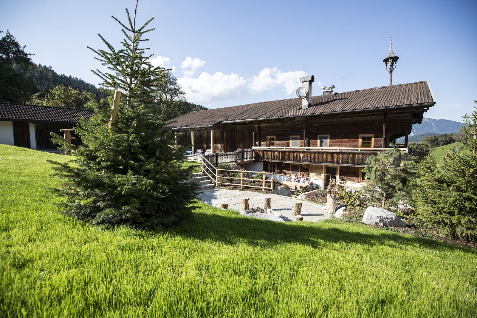 Hüttendorf: Bergchalet Rauchenhof mit großem Garten, Grillplatz, Spielplatz und Whirlpool - Bergchalet Rauchenhof
