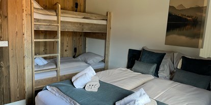 Hüttendorf - Doppelbett - Weißpriach - Schlafzimmer Apartment Dual 6 - DualResorts Afritz am See