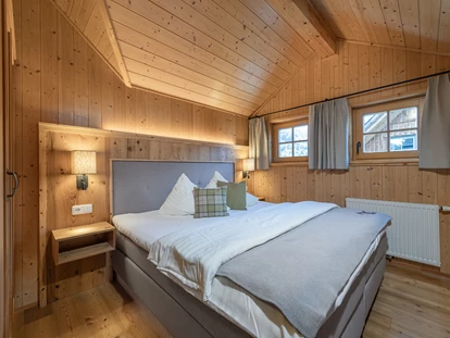 Hüttendorf - Doppelbett - Finkenröth - AlpenParks Hagan Lodge Altaussee