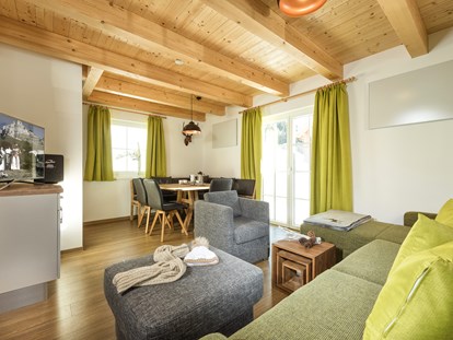 Hüttendorf - zustellbares Kinderbett - Unterkainisch - AlpenParks Hagan Lodge Altaussee