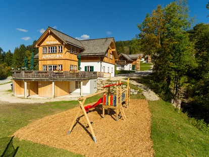 Hüttendorf - zustellbares Kinderbett - Schwanenstadt - AlpenParks Hagan Lodge Altaussee