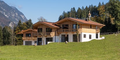 Hüttendorf - Umgebungsschwerpunkt: Berg - PLZ 6274 (Österreich) - Aussenansicht - Chalet´s und Hotel Mariasteinerhof - Weitblickchalets