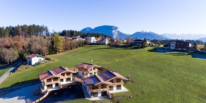 Hüttendorf - Umgebungsschwerpunkt: am Land - Alpbach - Vogelperspektive - Chalet´s und Hotel Mariasteinerhof - Weitblickchalets