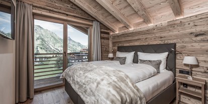 Hüttendorf - zustellbares Kinderbett - PLZ 6604 (Österreich) - Schon vor dem Aufstehen Gipfelblick - Aadla Walser-Chalets am Arlberg